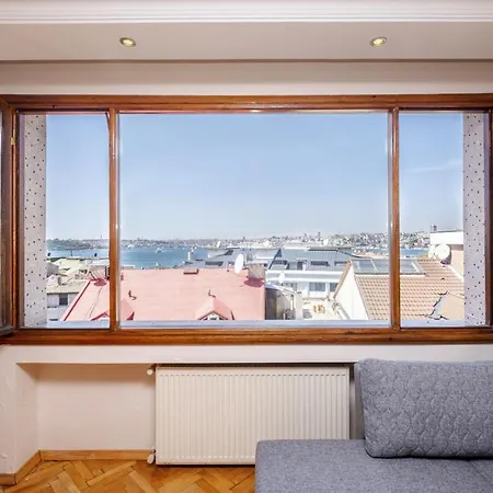 Duplex Flat With Bosphorus View In Uskudar Διαμέρισμα Κωνσταντινούπολη